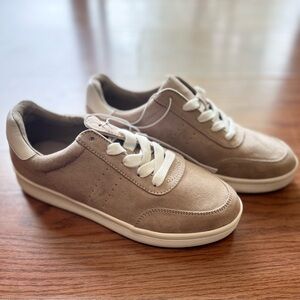 Brand New Old Navy casual tan sneakers. Women’s size 6.